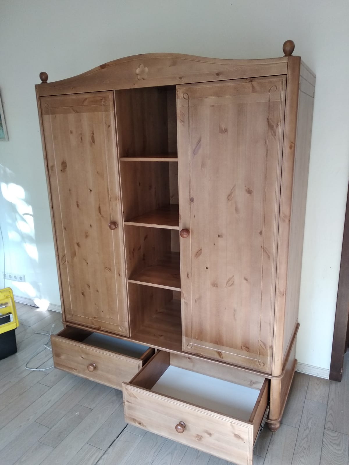 Шкаф 3 створчатый белый Бетти 3-ств №6