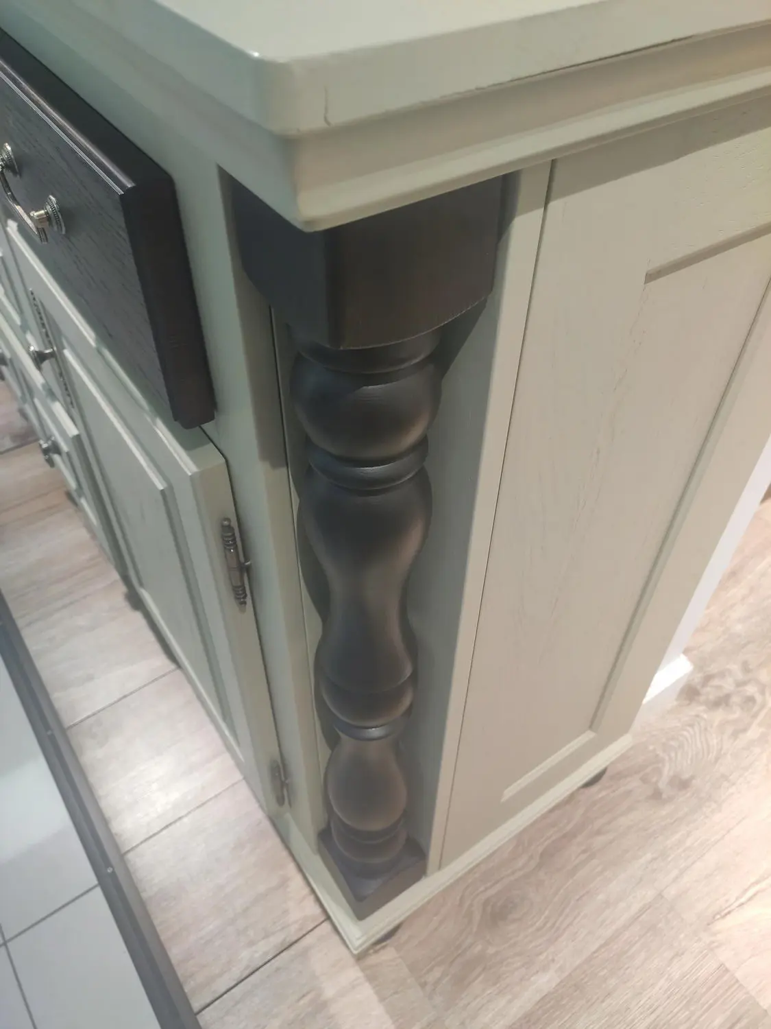 Сервант Валенсия 2-69  сосна