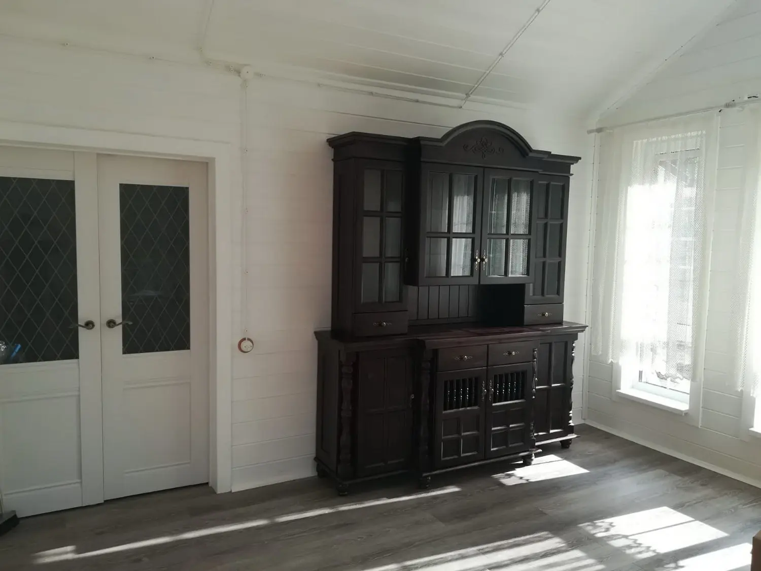 Сервант Валенсия 2-73 сосна