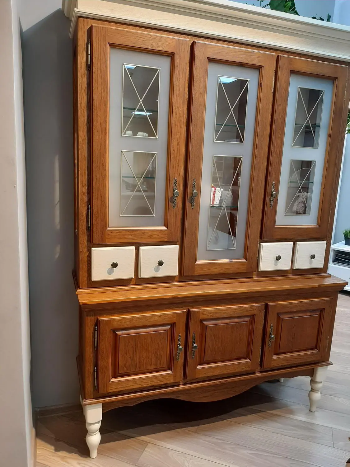 Сервант 3 створчатый  Бьерт 1-56 сосна