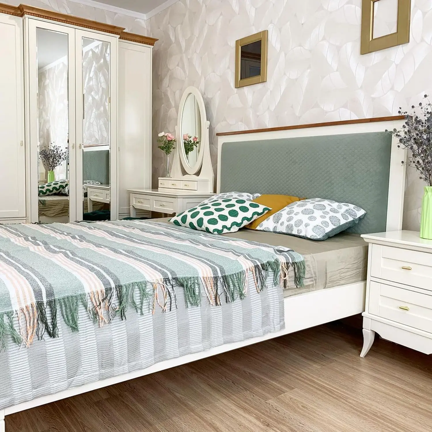 Кровать  "Римини"1800х2000  с мягким изголовьем