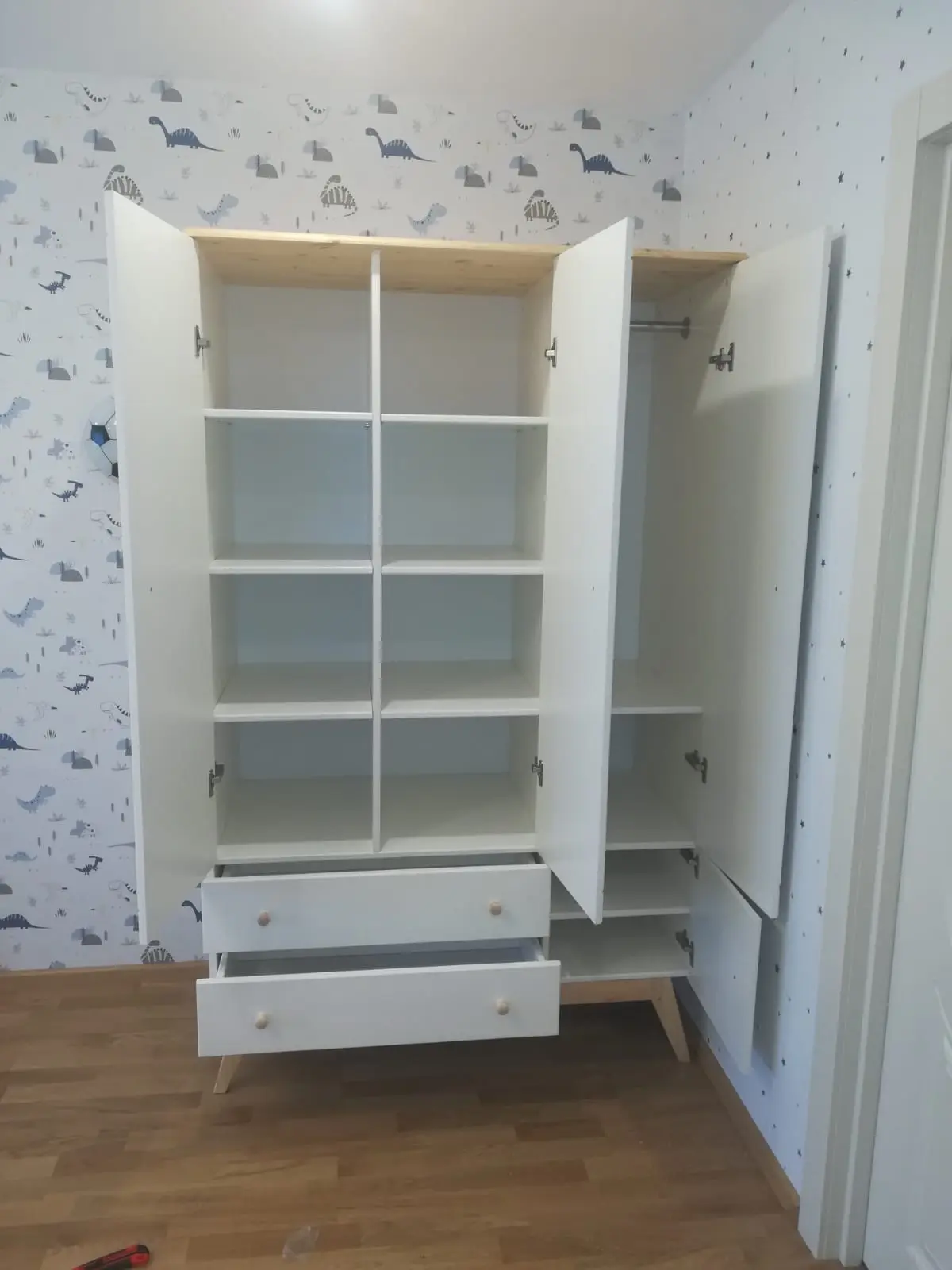 Шкаф детский с 3 ящиками массив сосны ТК №4 3-ств.