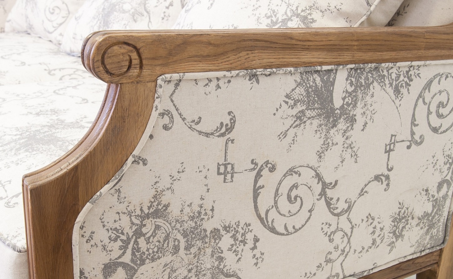 Диван с высокой спинкой Madesta