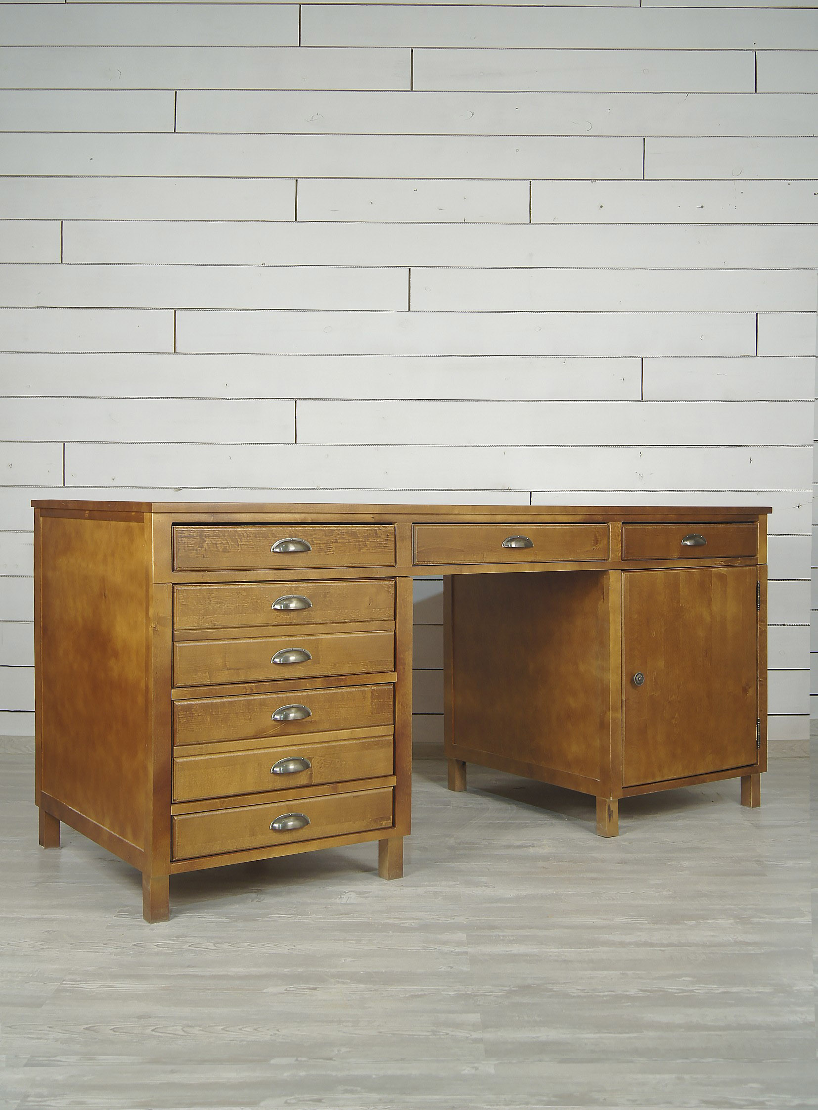 Рабочий стол с дверкой "Gouache"