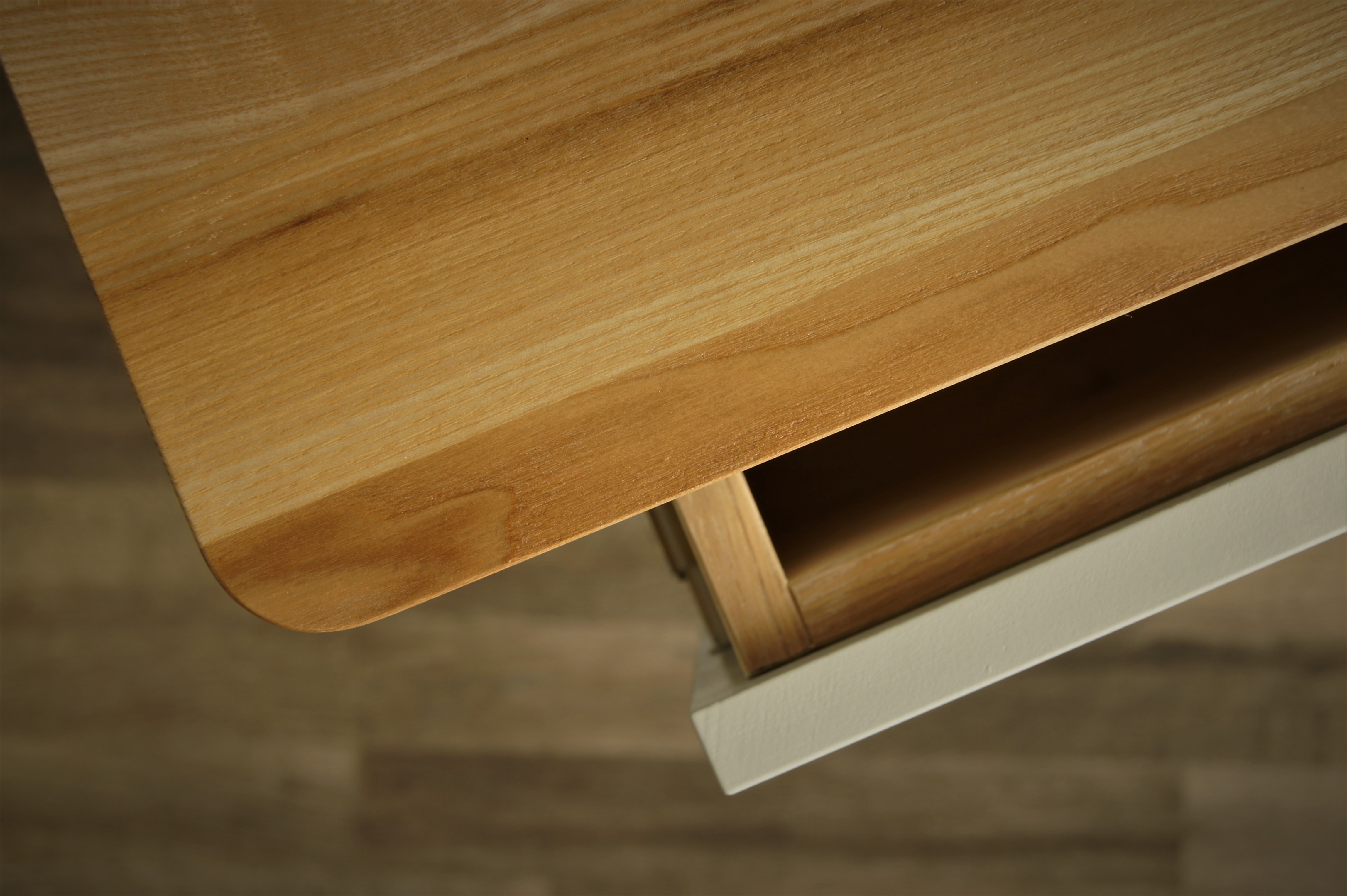 Большой рабочий стол "Jules Verne" с узкой тумбой серый