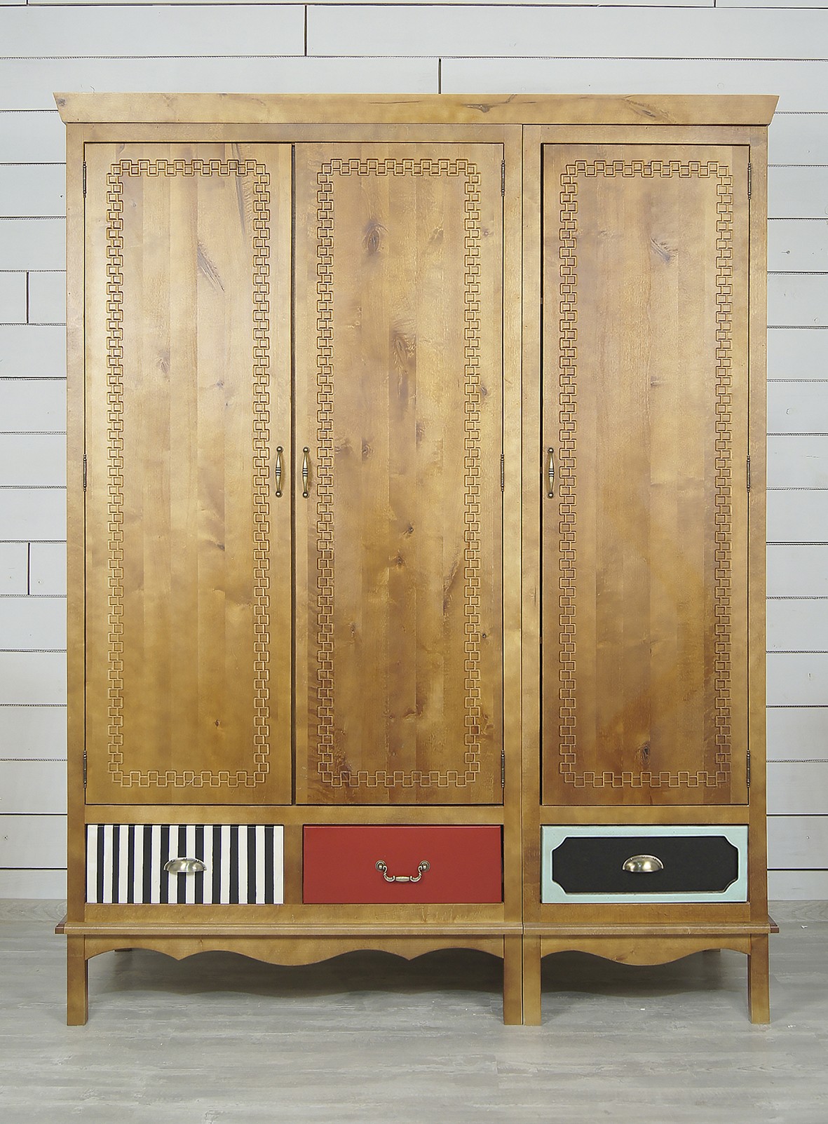 Шкаф трехстворчатый 3 ящика "Gouache Birch"