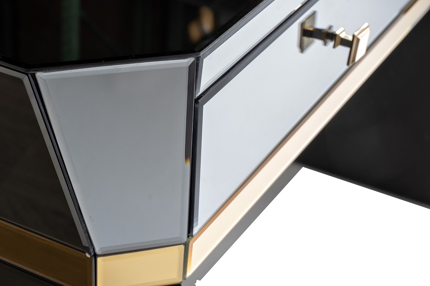 KFG125 Консоль 2 ящика с золотистой отделкой