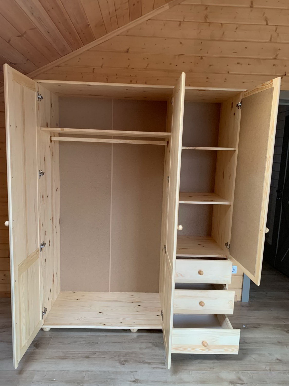 Шкаф с зеркалом из массива ШМЦ-103