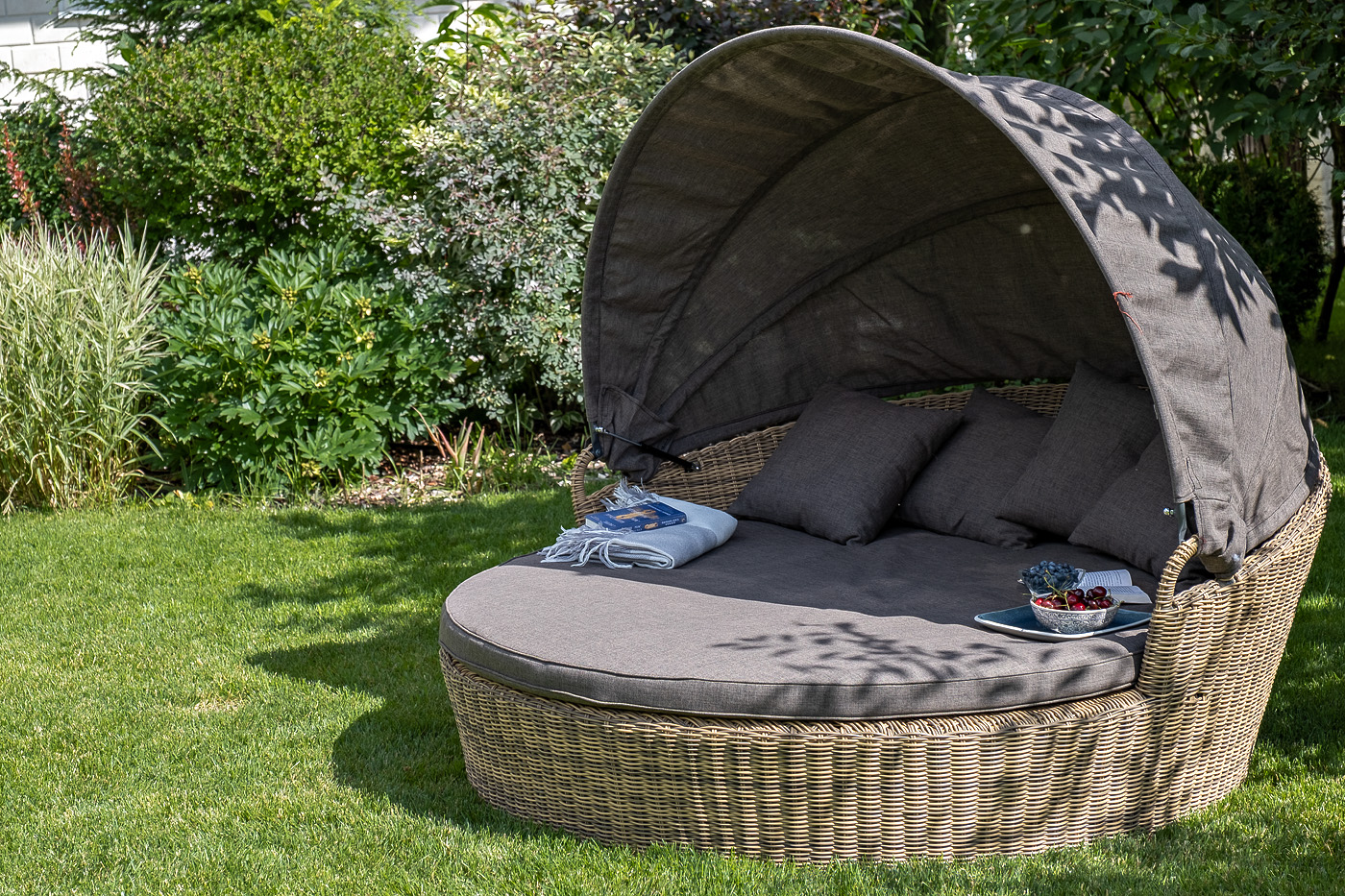 "Стильяно" плетеная кровать круглая, цвет соломенный